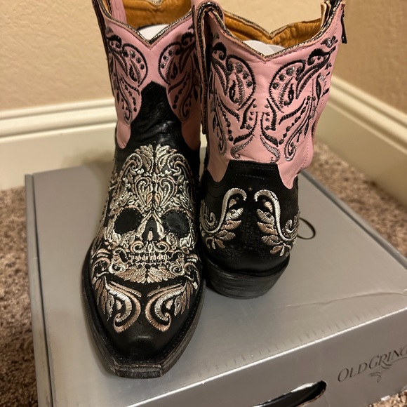 Old Gringo Pink and Black Skull Embroidered Boots - Picture 3 of 4